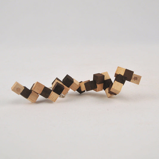 Porte-clé I Cube serpent casse-tête en bois niveau 3, défi logique ado adulte à partager