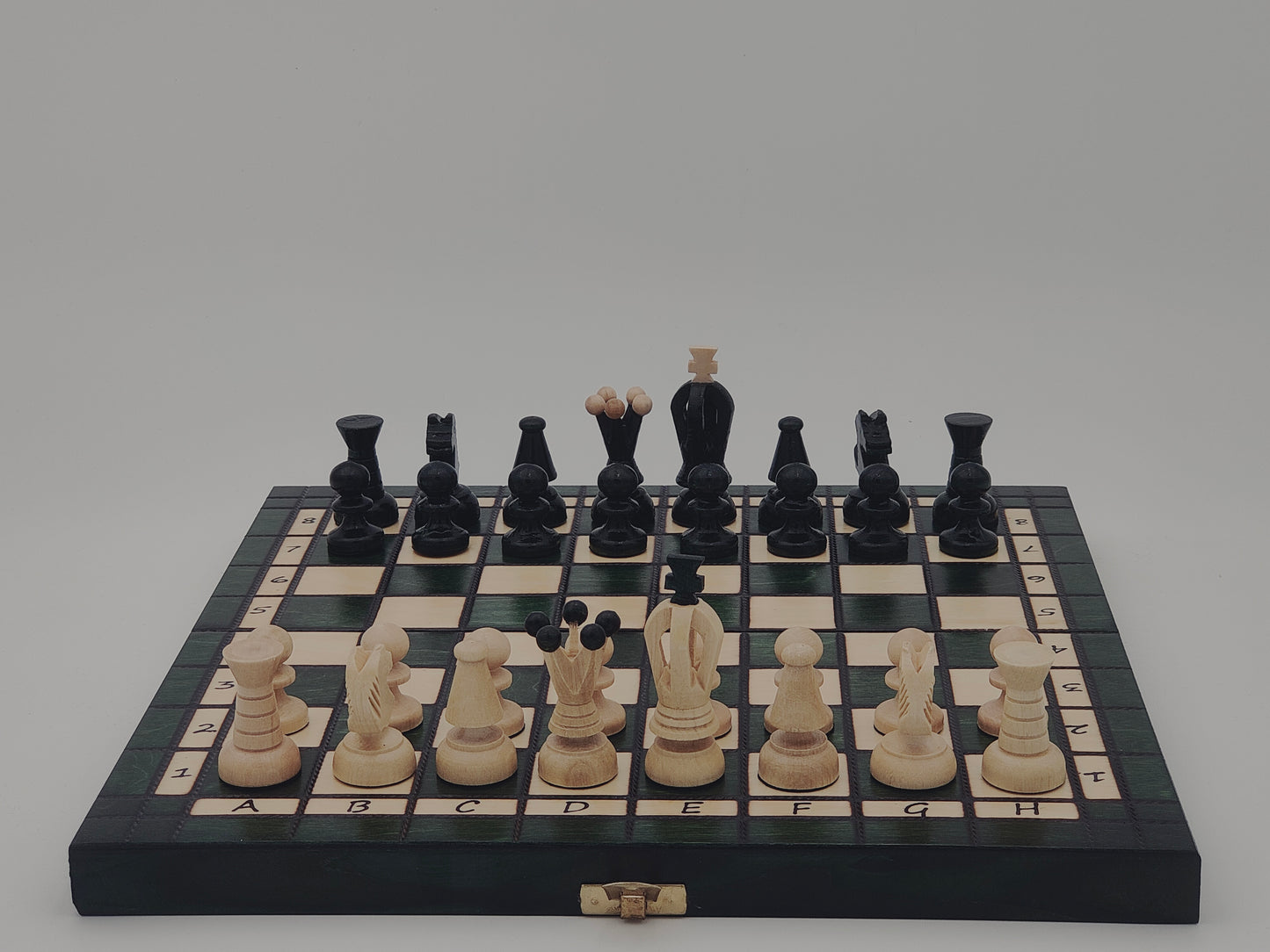 jeu d’échecs Touriste en bois pliable format voyage, stratégie et cadeau élégant