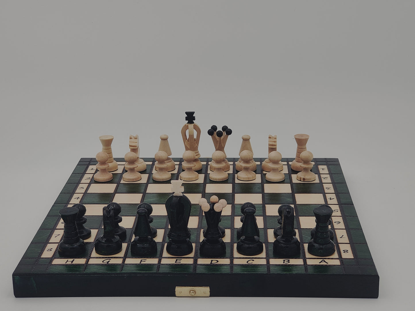 jeu d’échecs Touriste en bois pliable format voyage, stratégie et cadeau élégant