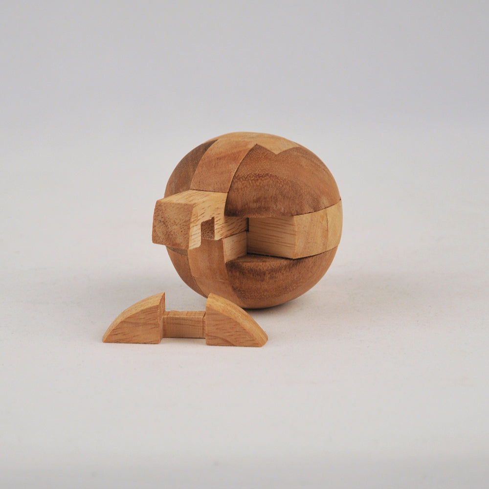 casse-tête ballon de foot en bois niveau 3, objet déco et cadeau pour amateur de sport