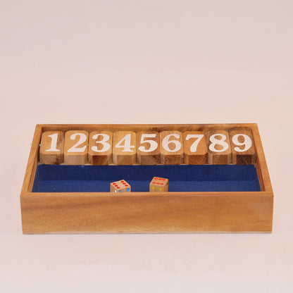 jeu Shut the box en bois avec dés et chiffres à refermer, convivial en famille